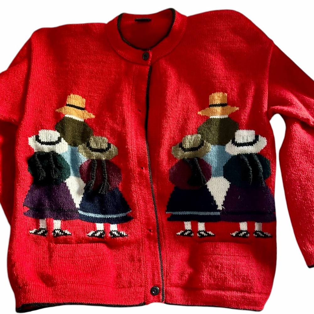 Beautiful sweater with a 3d detail size small